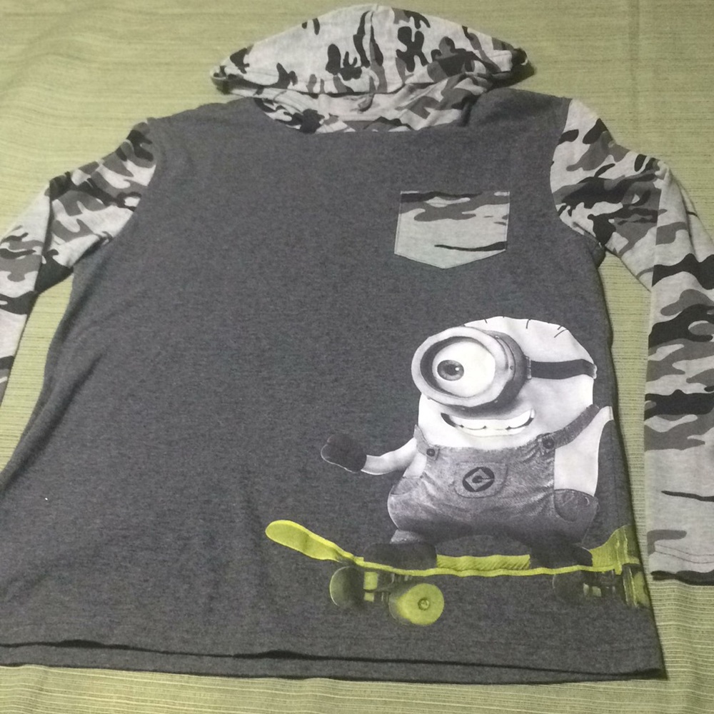 DESPICABLE ME BEAUTIFUL HOODIE EXCELLENT CONDITIO